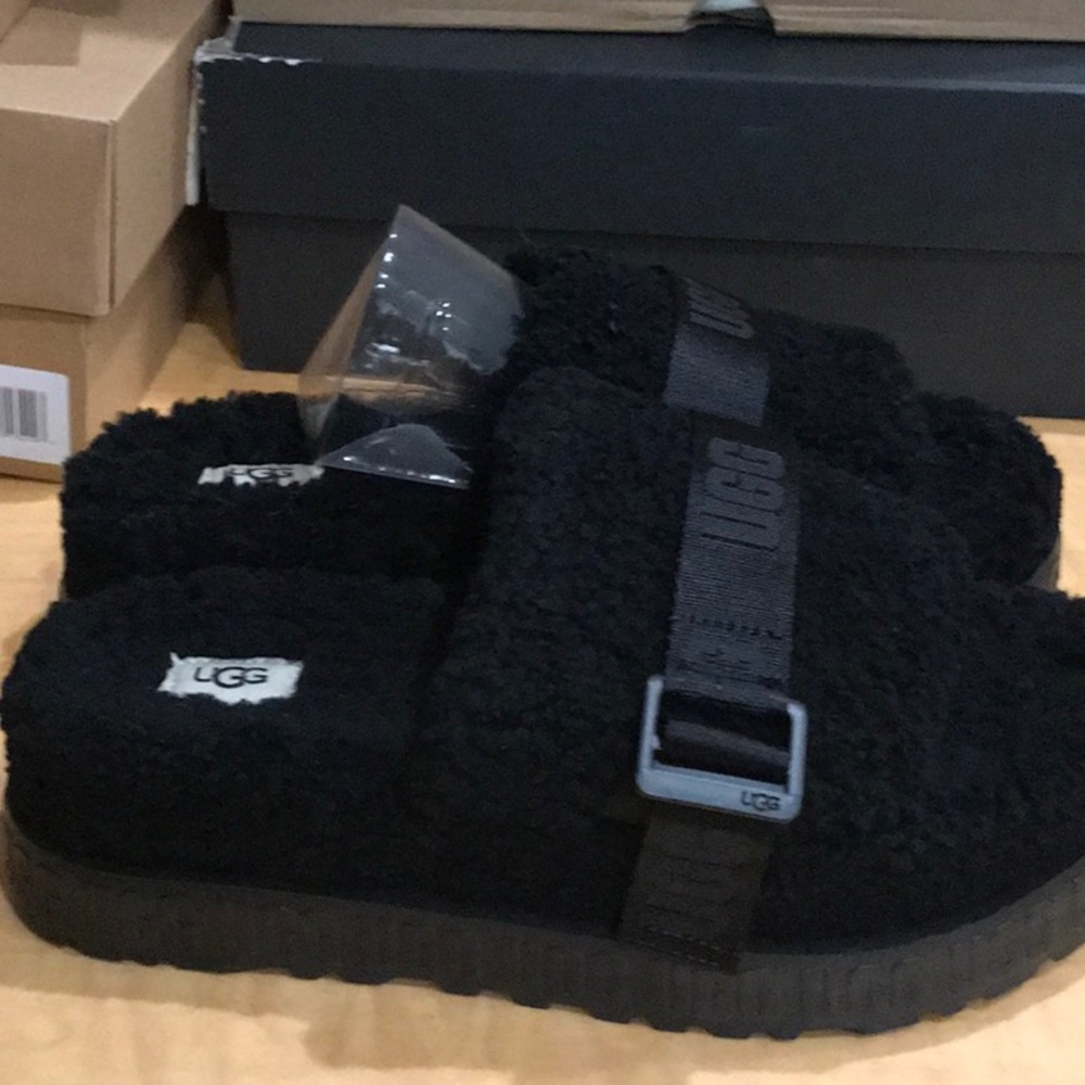 Ugg Women’s Fluffita Slide Slipper